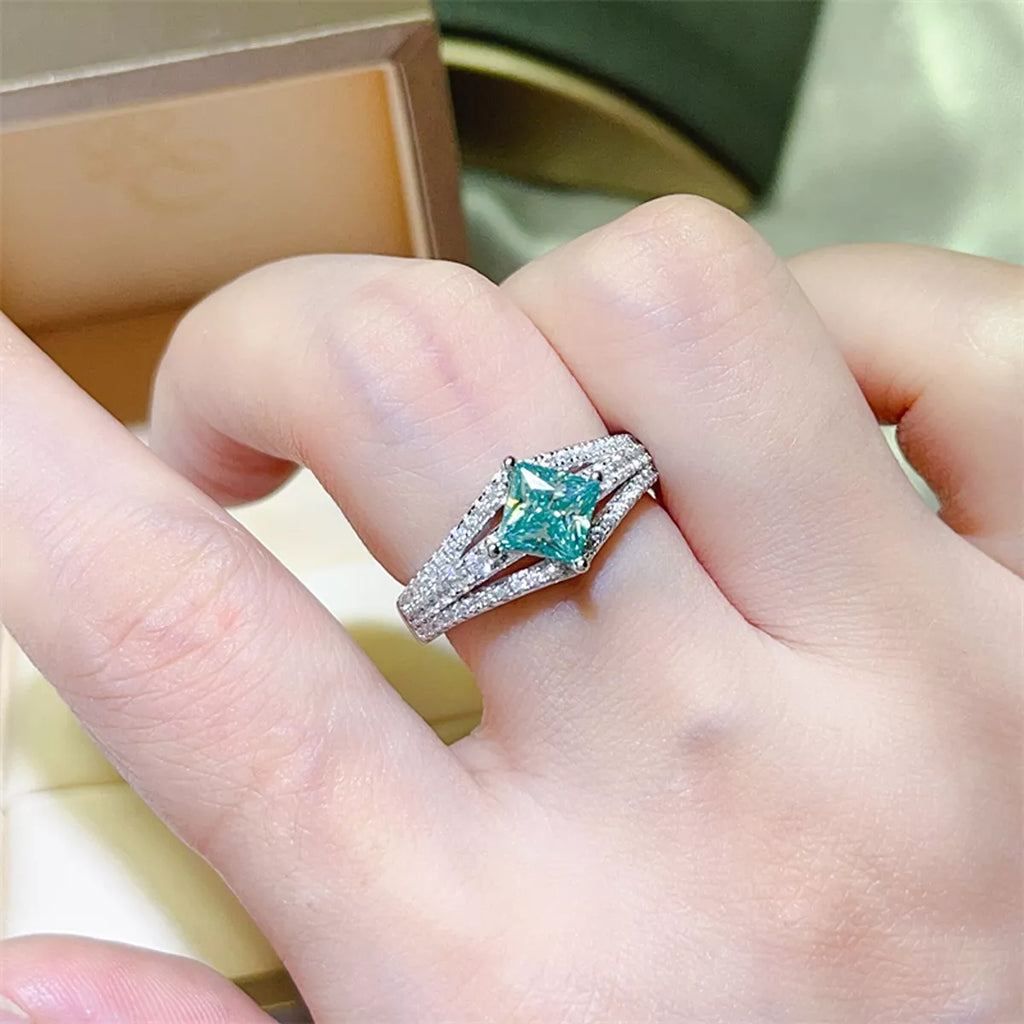 خاتم فضه بحجر مويسانيت اخضر